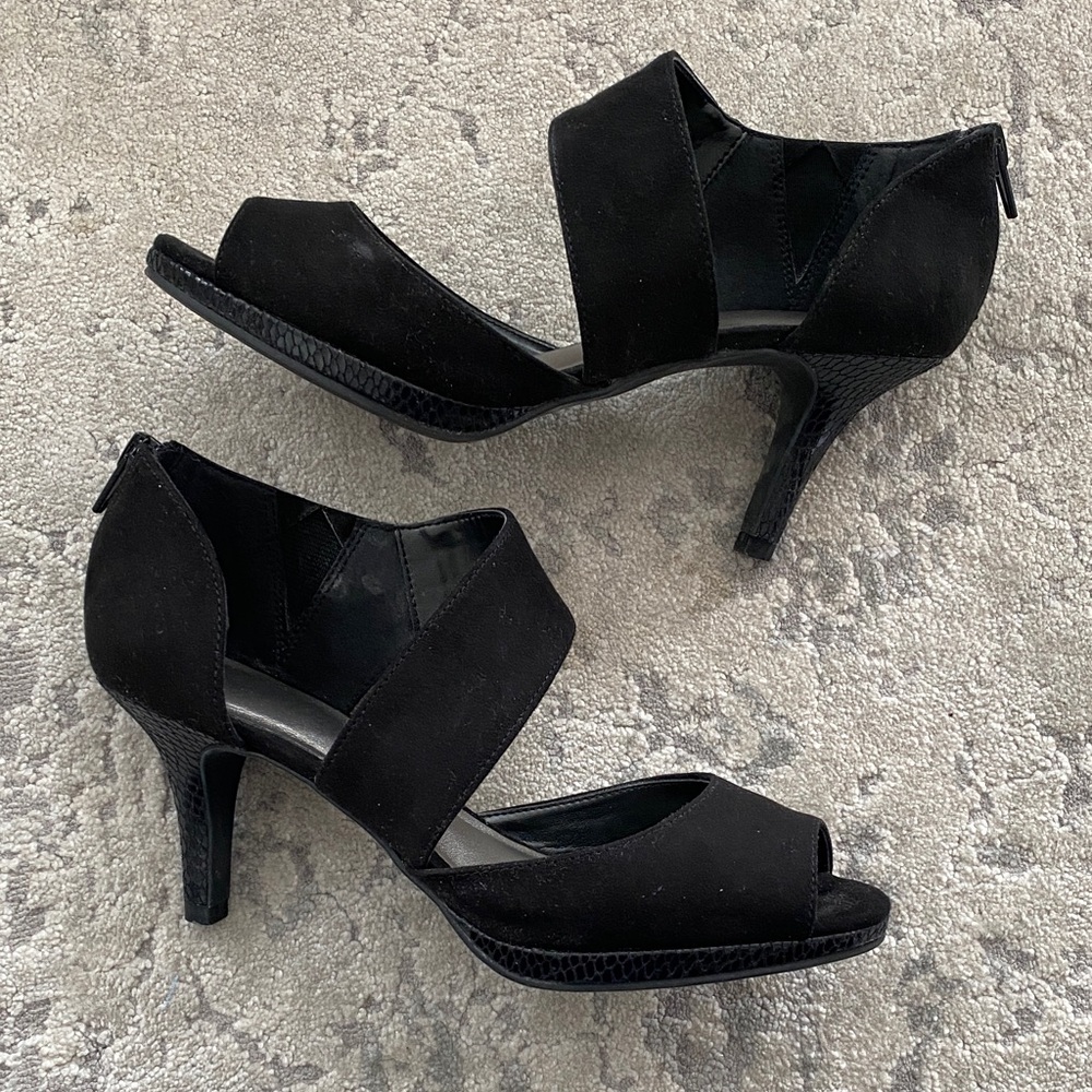 Kelly & Katie Black Peep Toe Heels